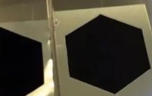 世界上最黑的黑色涂料：包含十亿碳纳米(吸收率99.995%)