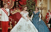 哥哥离世  弟弟不仅接过王位还娶了亲嫂子  不料引发全国叛乱