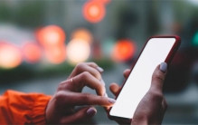 手机连接WiFi时，要不要关闭数据流量？很多人还不懂，看完明白了