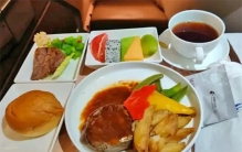 中美两国的飞机餐 都有什么区别（飞机饮食）