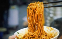 湖北最有名的九道早餐美食，热干面、三鲜豆皮居前两位