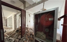 社区回应一层6户墙面被砸穿 没有砸承重墙