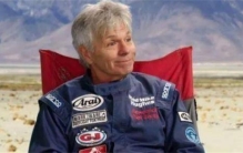 地球是平的？64岁老人自制火箭飞天，目的只为证明科学家是错的