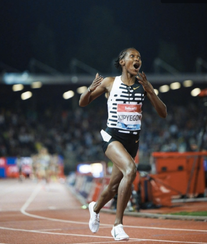 3分49秒11！肯尼亚选手基普耶贡打破女子1500米世界纪录