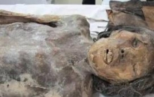 千年古墓挖出会说话女尸，会说话还产下7公斤活婴(假的)