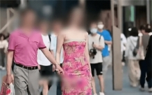 拍领导牵手的摄影师算立功还是担责？