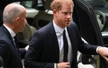 哈里王子和英国媒体之间的“战争”