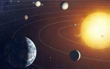 银河系中心有什么，为何能使上千亿颗恒星围绕它旋转呢？