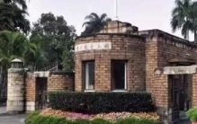 世界上最小的大学：怀西伍德大学，简陋平房(仅3间教室)