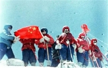 珠峰上300多具遗体，大都有名有姓，为何没有国家和亲属去收尸？