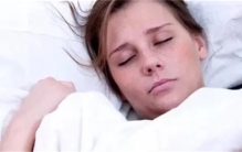 为何老人常说“睡觉不能脚朝西”？其实并非迷信，有一定科学依据