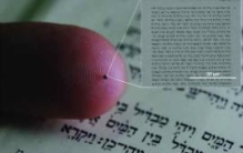 世界上最小的圣经：仅5毫米小的令人无法想象