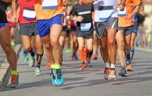 你知道世界上最长的马拉松赛跑用了多久吗？50公里还是100公里？
