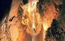 大千世界幽闭的地底深渊埋藏着多少未知的秘密,神秘的大千世界