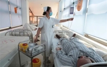 回顾儿子26岁检查出癌症，正在医院化疗之际，父母却双双投河自尽