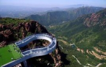 全球最长玻璃环廊，伏羲山玻璃环廊距地面360米(伸出悬崖30米) ...