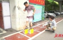 世界上穿鞋最重的人：湖南小伙穿200kg铁鞋（超重铁鞋）