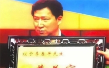 北京富豪继承妻子268亿，晚年财产受手下控制，被迫跟保姆结婚