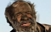 世界上最邋遢的人：60多年不洗澡还喝脏水（最邋遢的人）