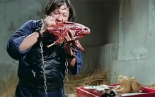 古代死囚吃断头饭时为何会放一块腥臭的生肉别小瞧 有大用