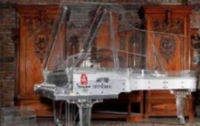 世界上最贵的钢琴：价值2210万多元(全部用水晶制成)