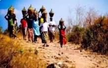 世界上最贫穷的国家：饿死都算幸运的，穷到吃不起土