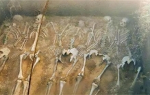 2010年湖北发现3000多具尸骨，一73岁老人站出来：我知道他们是谁