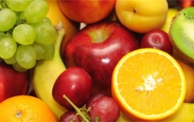 在越南水果店里买水果 为啥不要接过手套（水果店套路）