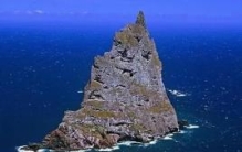 金字塔岛——世界上最陡峭的岛，连落脚的地方都没有