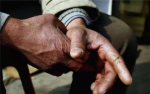 世界上最好看的男人：为子女无怨无悔付出的人（父亲）