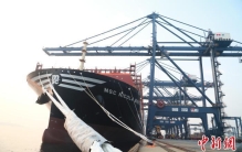 大连港迎来全球最大集装箱船“地中海尼古拉马斯特罗”轮