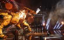 会腾跃，会喷火！世界最大机械艺术品“龙马精神”今晚杭州武林广场首秀