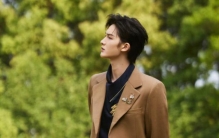 乐华七子哭了,王一博点评乐华七子