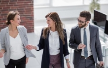 职场奇闻趣事大揭秘！笑料百出，让你捧腹大笑！