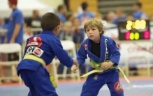 儿童学拳击还是跆拳道(武术童子功)