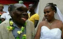 世界上最丑的男人Geoffrey以丑赚钱有8个孩子