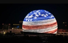 世界最大球型建筑首次点亮：表面覆盖120万个LED光源，视效炸裂