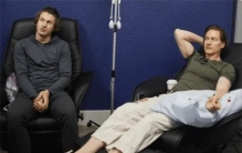 为“永葆青春”，富豪用17岁儿子为自己换血，每天吃80多粒药