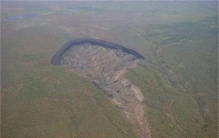 北极“地狱之口”正扩大 吞噬沿途一切 冻土层频现史前动物遗骸