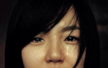 奇闻：女子半夜醒来，发现一男子手持剪刀，给她的内裤剪了个洞！