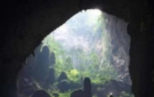 世界上最大的洞穴：足足有40层楼高(内部可容纳动车)