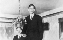 世界上最高的人种,世界上最高的人16米