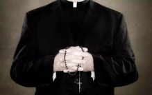 震惊300名神父性侵1000多名儿童作案细节难以启齿有受害者年仅1岁半