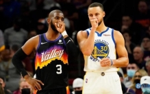 库里：保罗是我的老大哥 跟他一起打球是世界上最超现实的事情