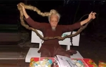 世界上头发最长的男人 70岁的越南老汉（长发男人）