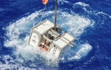 塑料袋潜入万米深海，威胁海洋生物安全，白色污染如何到达海底？