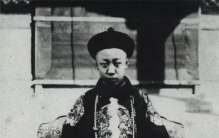 1917年溥仪复辟 康有为想当宰相 瑾太妃：大清未有无胡须之宰相