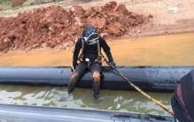 打桩机的钻头为什么需要人去捞,工地地桩钻头掉了为什么要捞上来