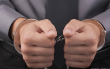 吴亦凡案揭示娱乐圈秘密：公众过度追捧，明星为所欲为？