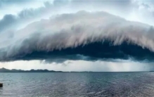 2600年地球变火球，人类移居外星，霍金预言了人类未来？